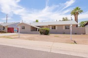 Beautiful House w/ a very functional floorplan, in a great neighborhood